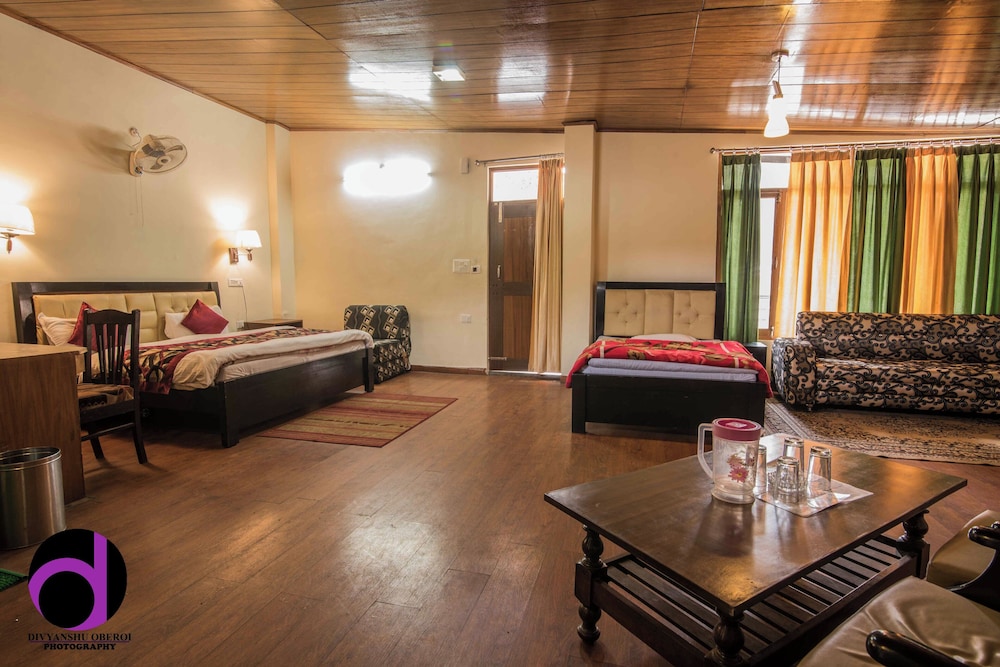Family Room, Multiple Beds