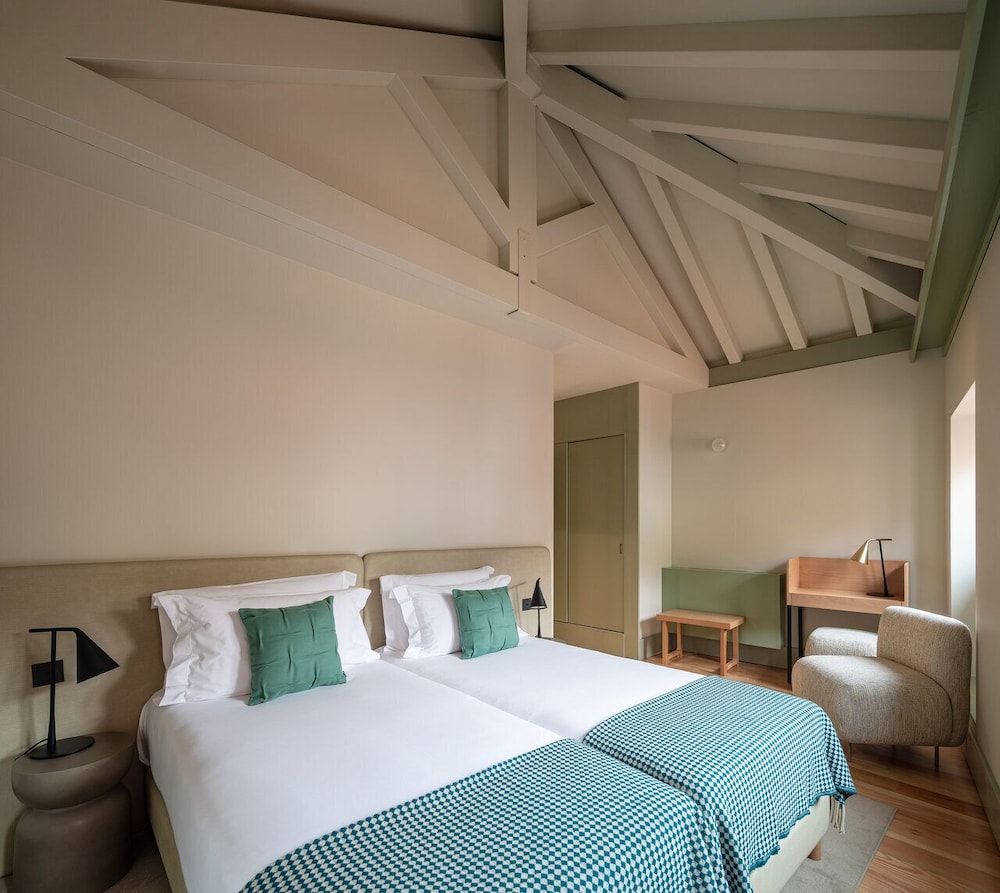 Twin Room, City View