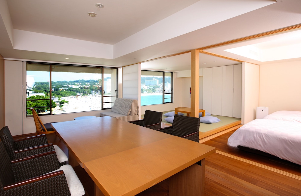 Royal Floor Japanese Western Room with Ocean View - Non-Smoking - Photo 2