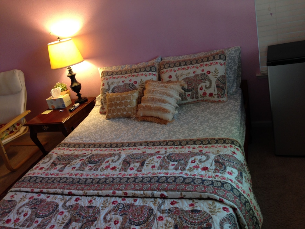 Room, 1 Queen Bed photo 1