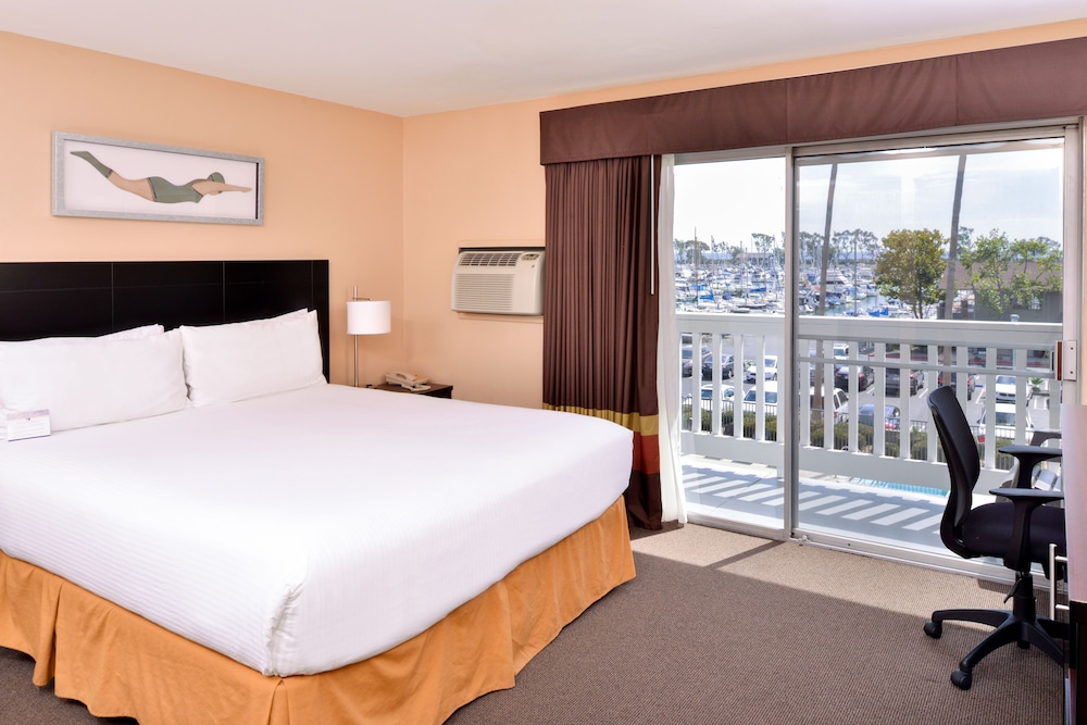 Deluxe Room, 1 King Bed, Harbor View - Photo 2