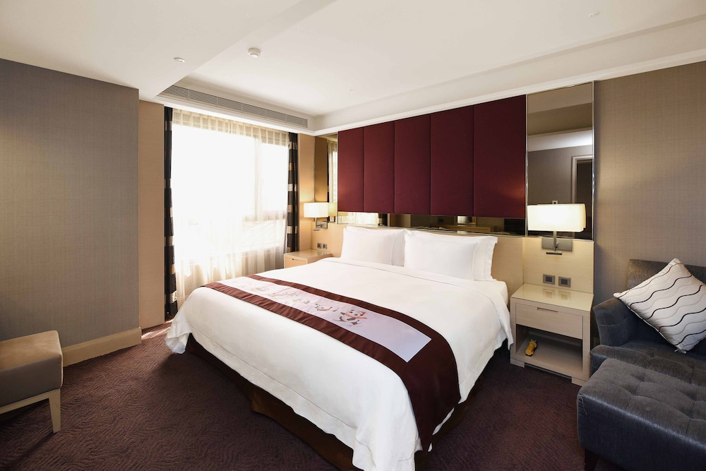 Executive Suite, 1 Double or 2 Twin Beds - Photo 5