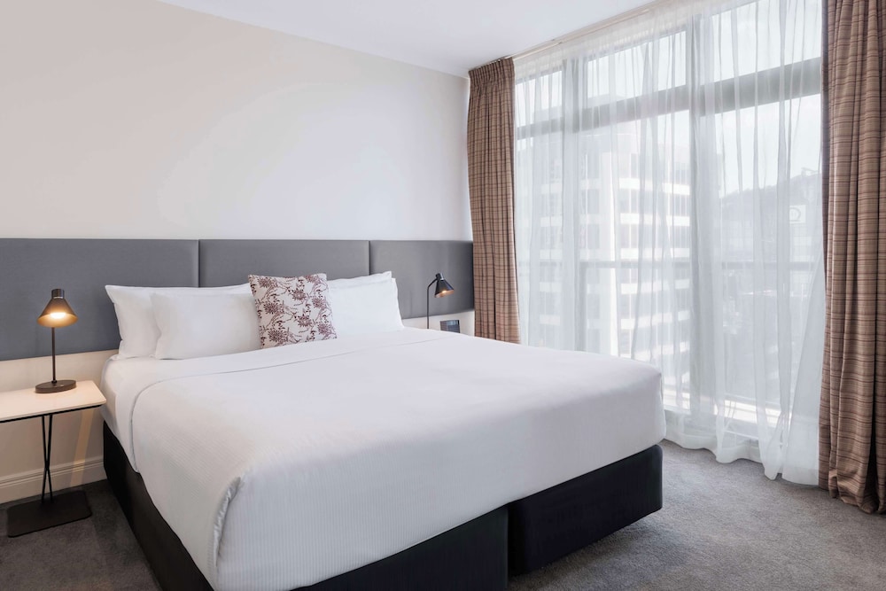 Premier Guest Room with City View - Photo 3