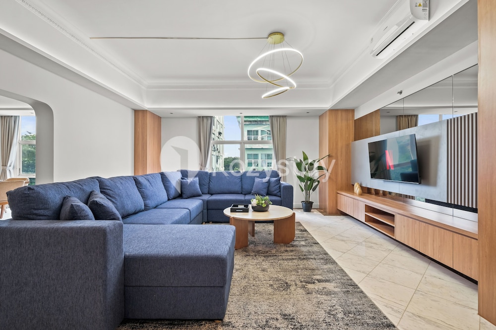 Grand Apartment, 4 Bedrooms, City View