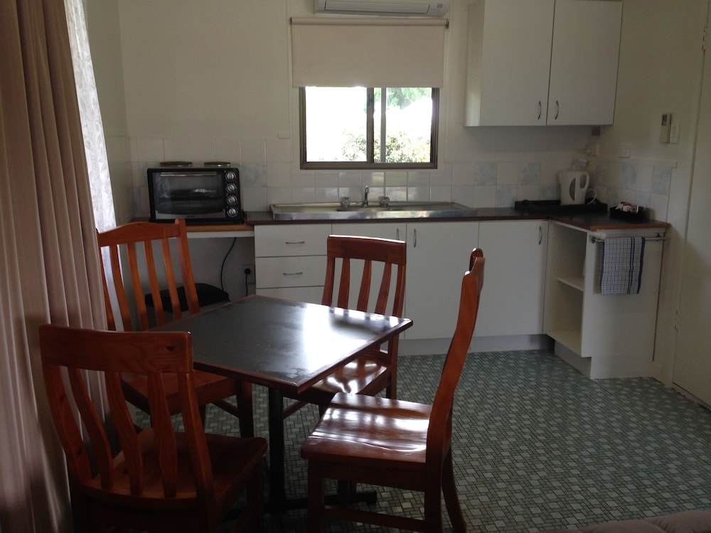 Standard Suite, 1 Bedroom, Non Smoking, Kitchenette (Twin Room (2 single beds)) photo 3