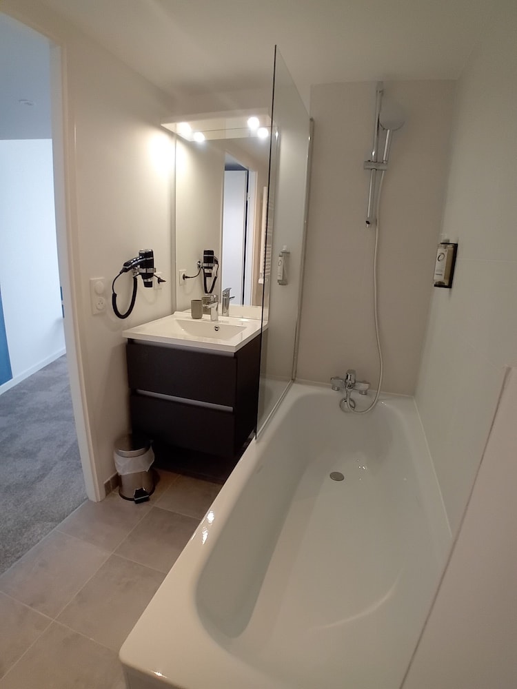 Classic Studio, 2 Twin Beds - Photo 2