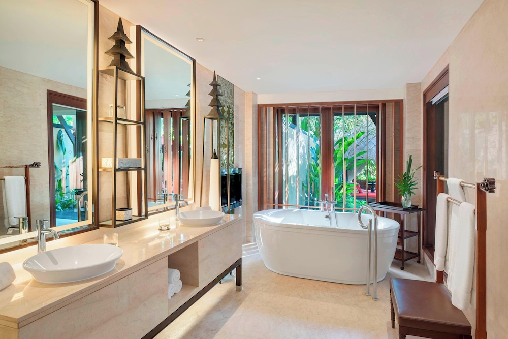 St Regis, Suite, 1 Bedroom, Garden View - Photo 7