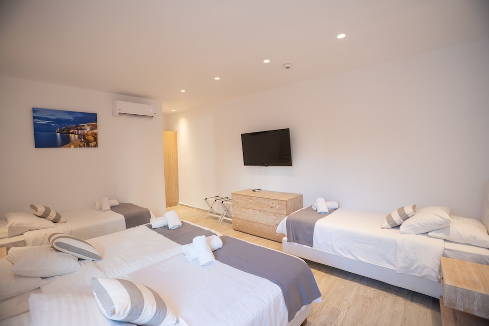 Deluxe Quadruple Room, 1 Bedroom, Patio, Garden View - Photo 7