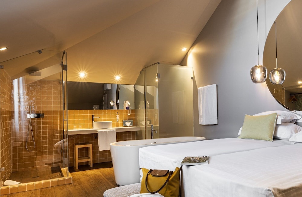 Superior Room (Premium) - Photo 11
