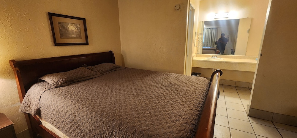 Room, 2 Queen Beds, Non Smoking photo 2
