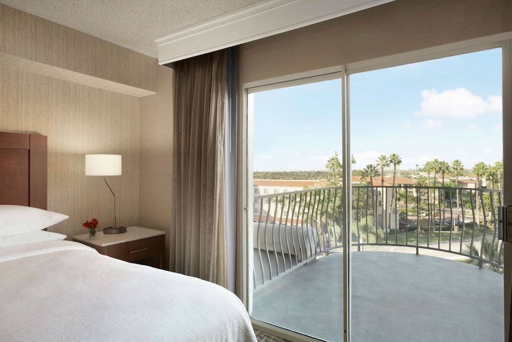 Room, 1 King Bed, Balcony - Photo 3