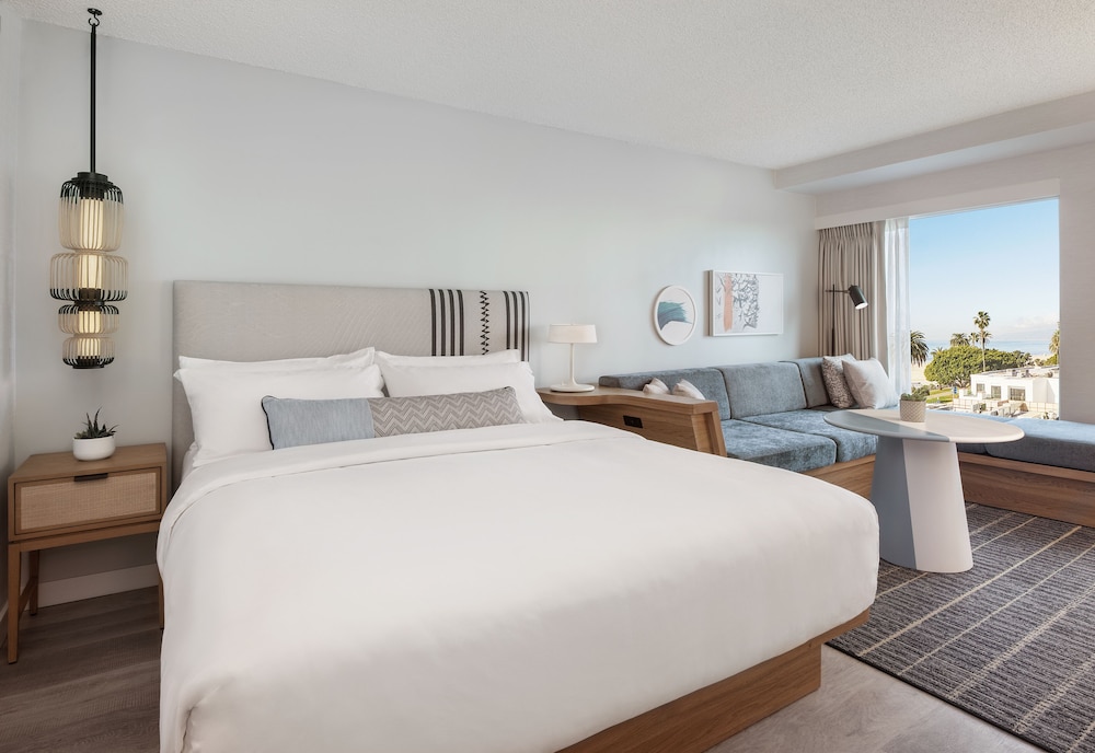 King Room with One King Bed (Non Smoking)