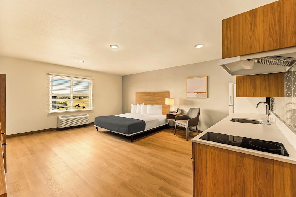 Studio Suite, 1 King Bed, Mobility Accessible, Non Smoking
