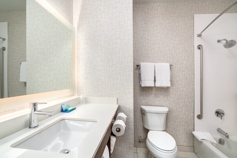 Standard Room, 1 King Bed, Accessible (Mobility) - Photo 9