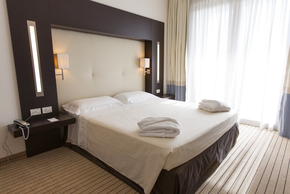 Suite, 1 King Bed, Hot Tub photo 2