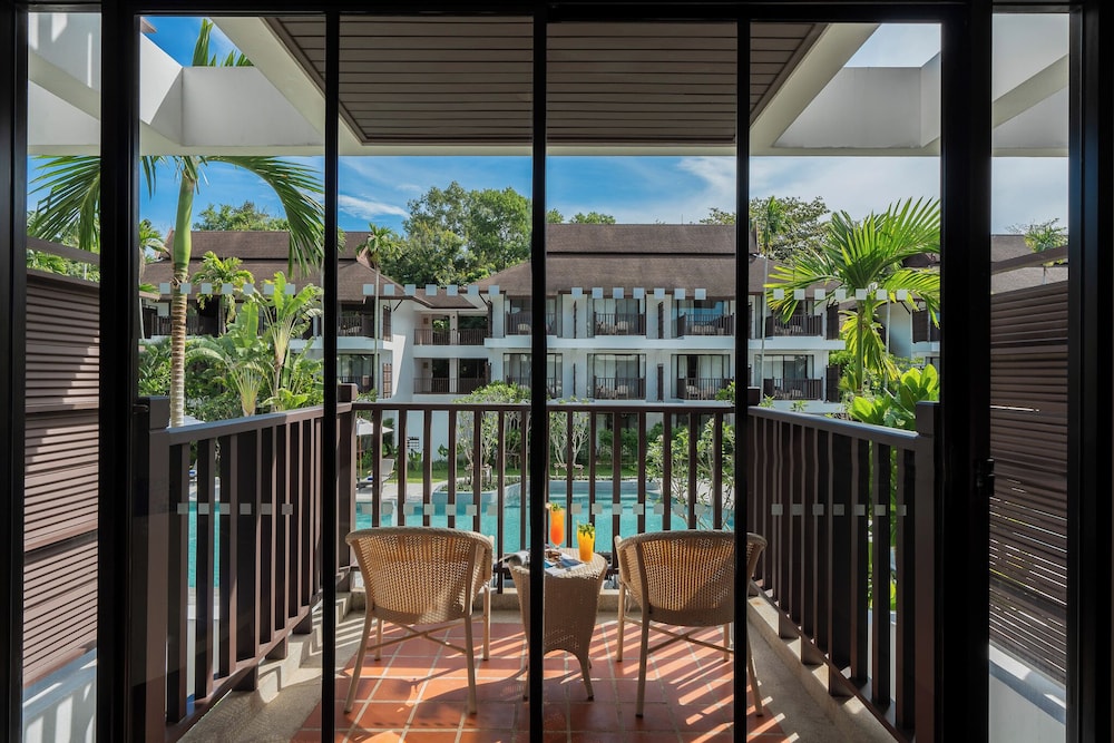 Superior Room, 1 King Bed, Pool View - Photo 6
