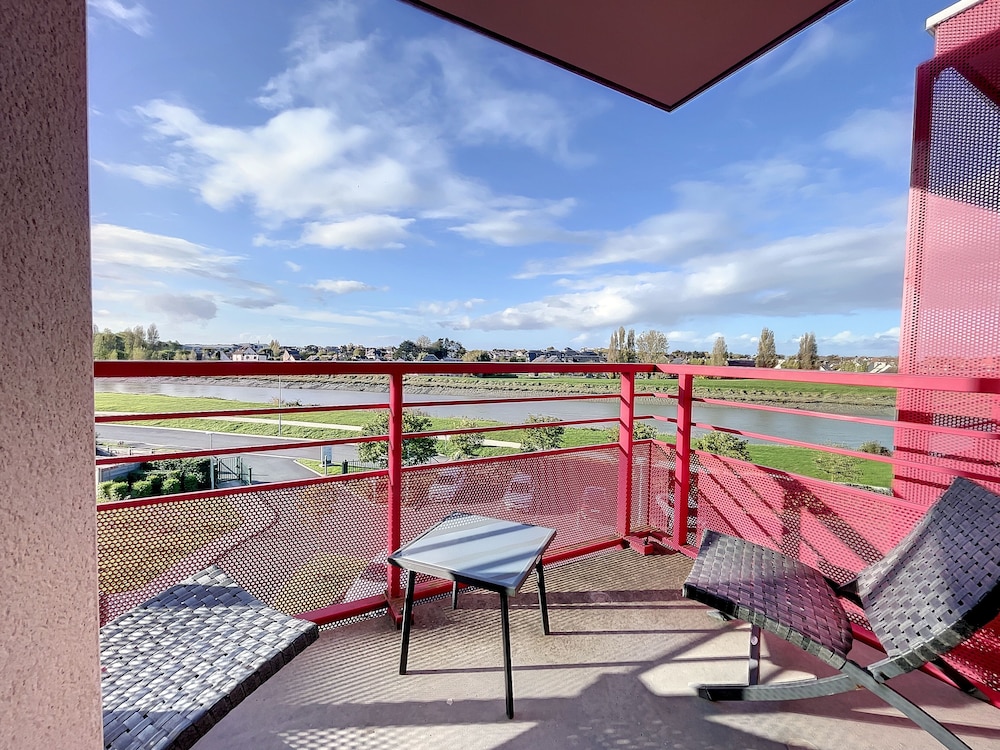 Standard Apartment, 1 Bedroom, Non Smoking, Lake View (La Dives View,2 Single, 1 Sofa Bed) photo 2