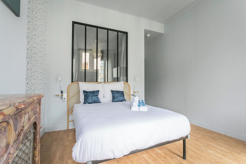 Apartment photo 2