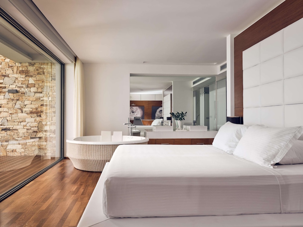 Royal Suite, Private Pool, Sea View photo 2