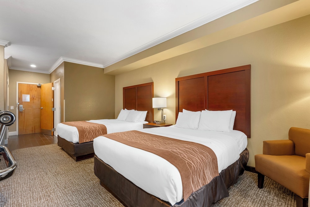 Standard Room, 2 Queen Beds, Non Smoking - Photo 3
