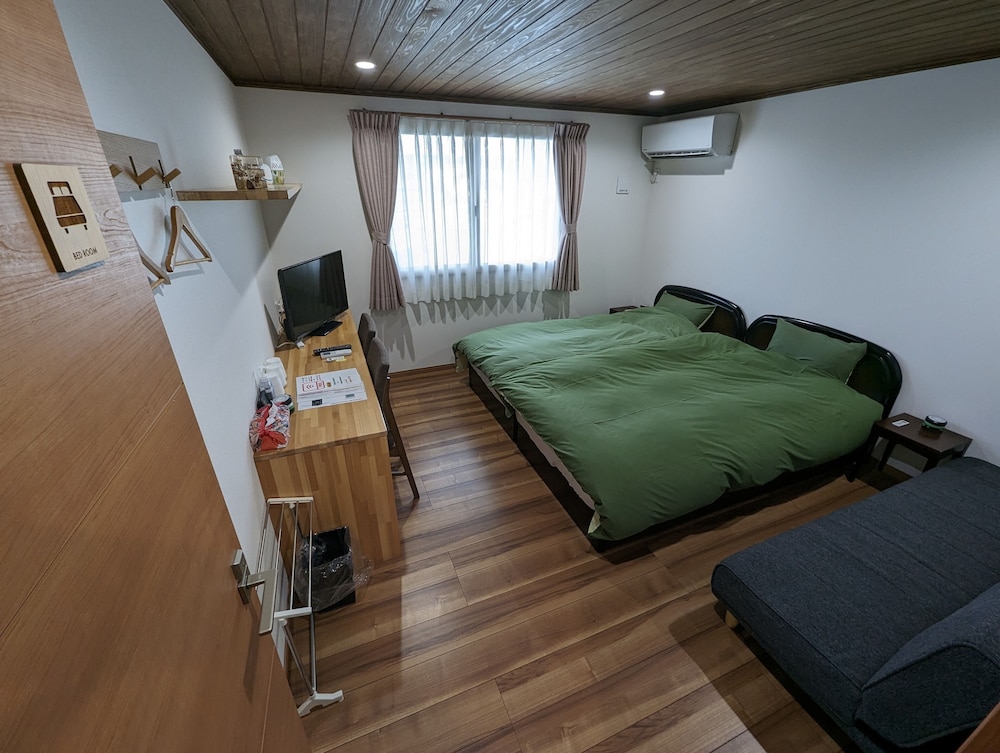 Twin Room - Photo 1