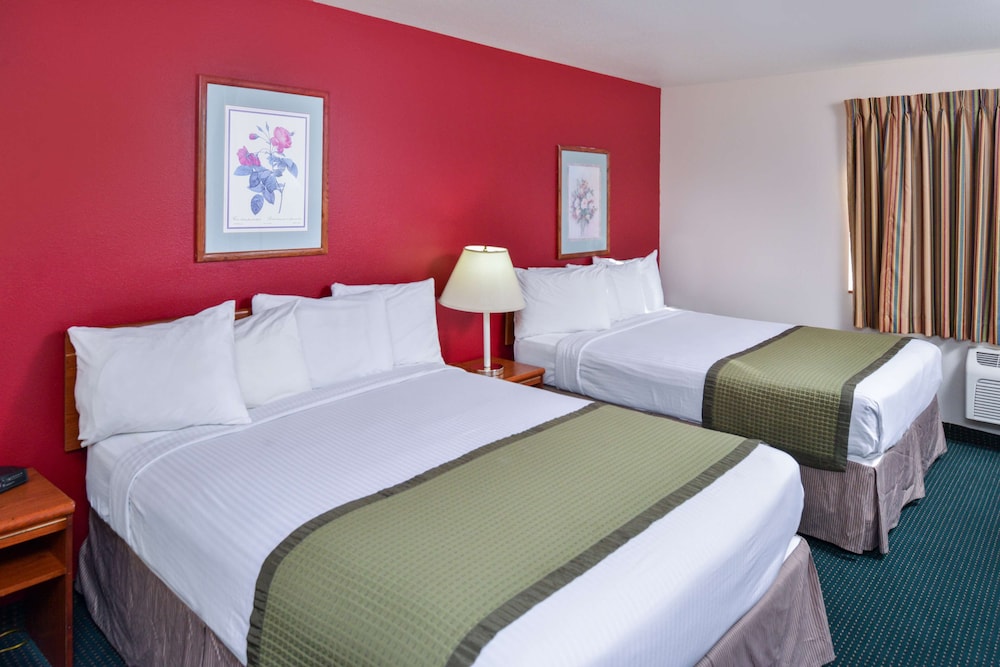 Room, 2 Queen Beds, Accessible, Non Smoking (Pet-Friendly, Mobility) - Photo 5