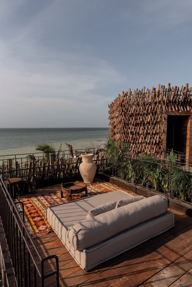 Tree House, Beachfront - Photo 2