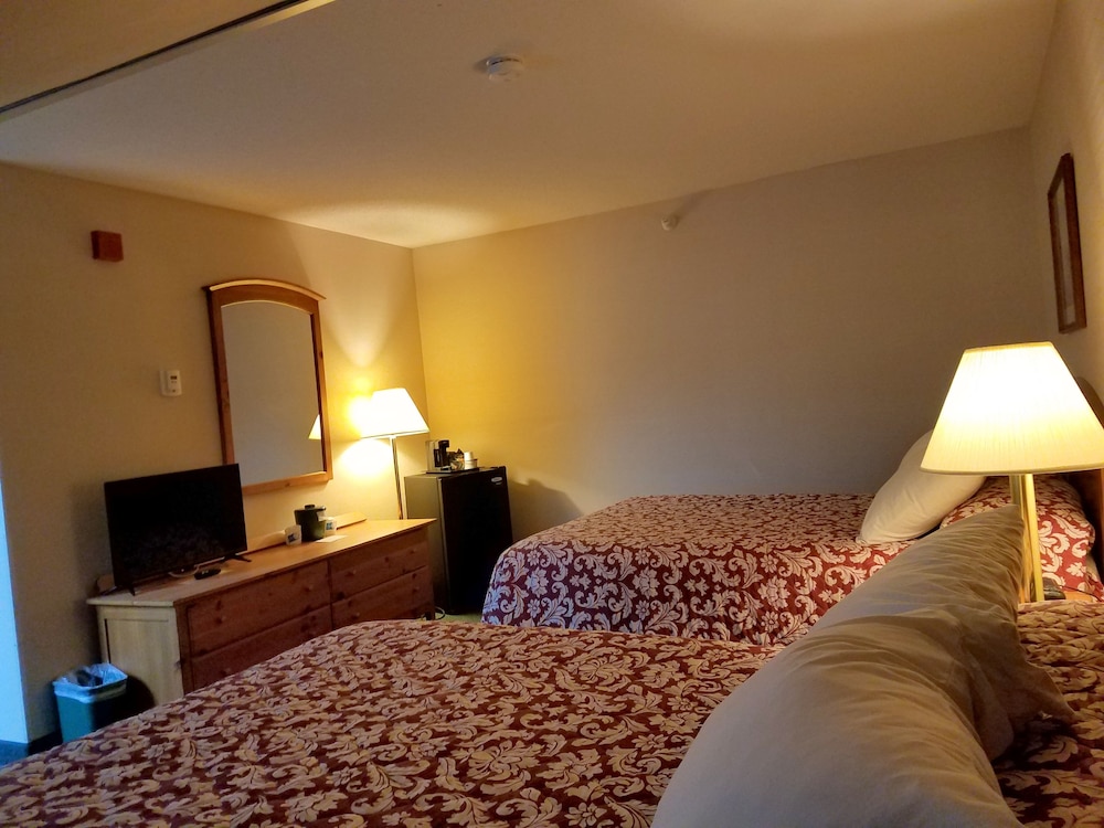 Standard Room, 2 Queen Beds features Skylight Window (3rd Floor Stair Access Only) No Pets Allowed photo 2