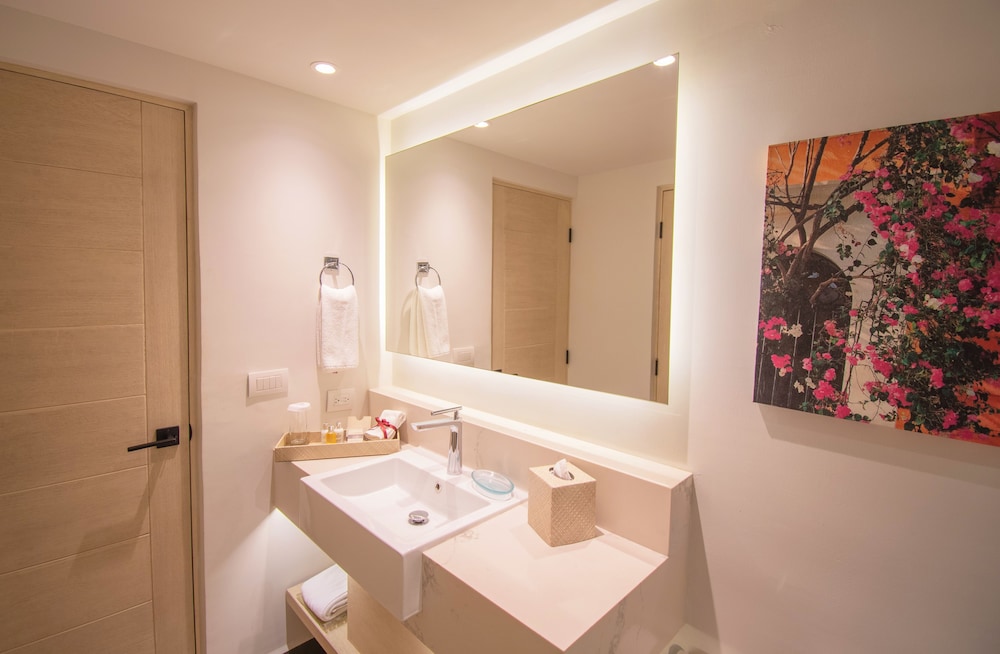Luxury Suite - Photo 4