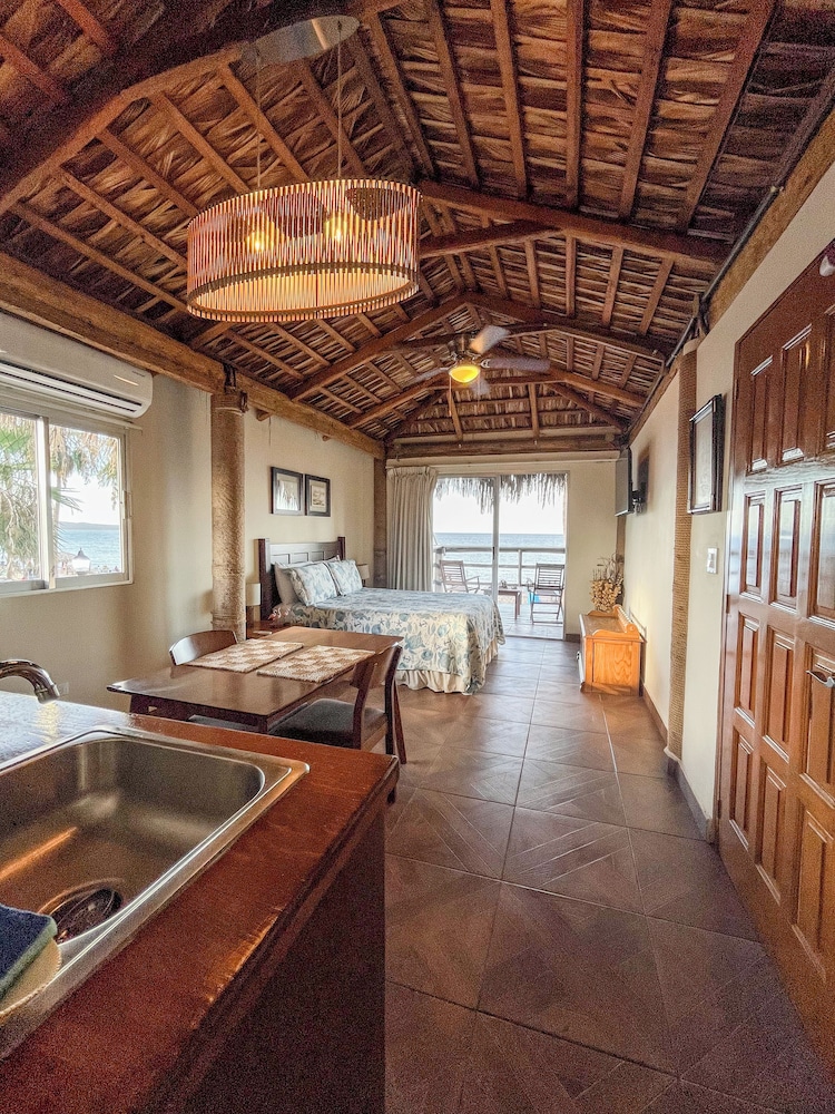 Luxury Studio, Beach View