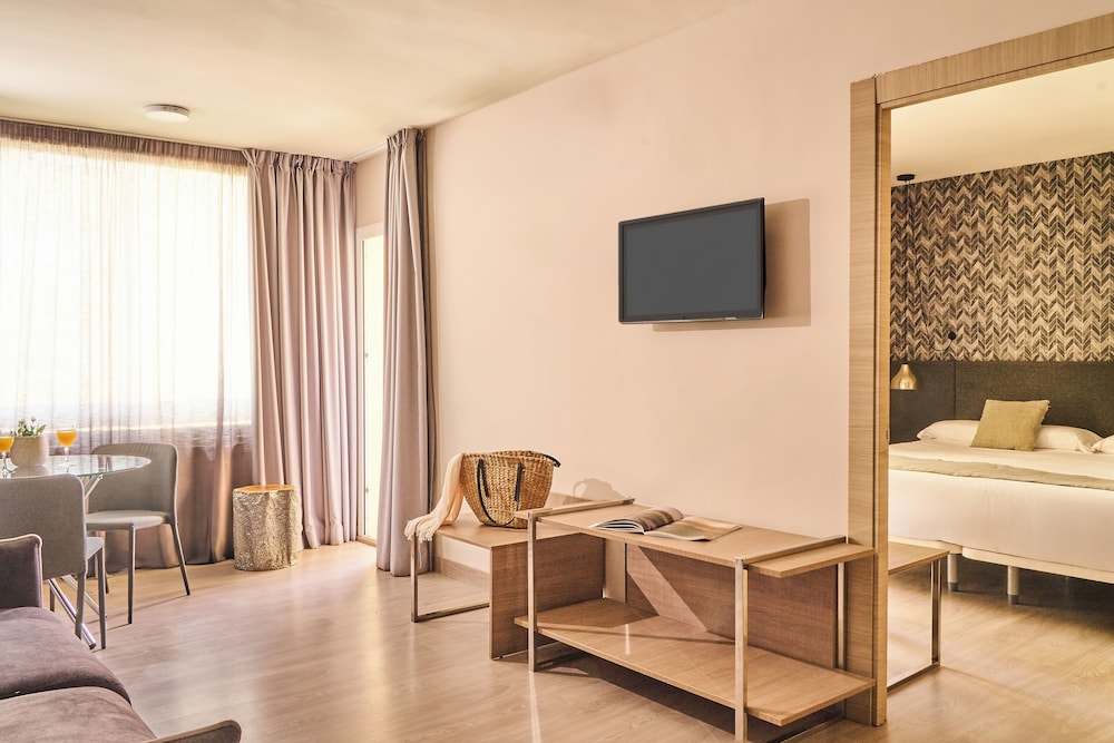 Apartment, 1 Bedroom, Balcony (2 adults + 1 child) - Photo 9