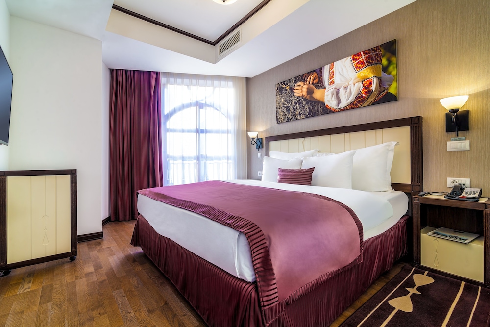 Executive Suite, 1 King Bed photo 2