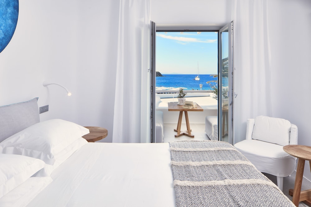 Superior Room, 1 King Bed, Balcony, Sea View - Photo 3