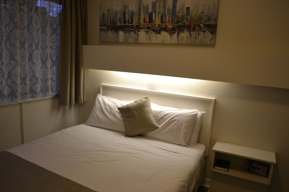 Queen Room - Pet Friendly