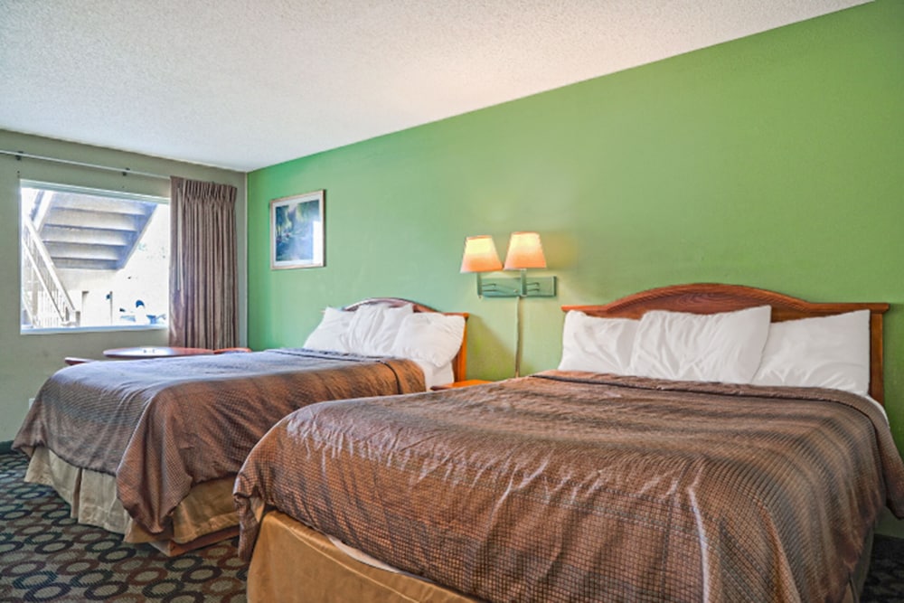 Room, 2 Queen Beds, Non Smoking