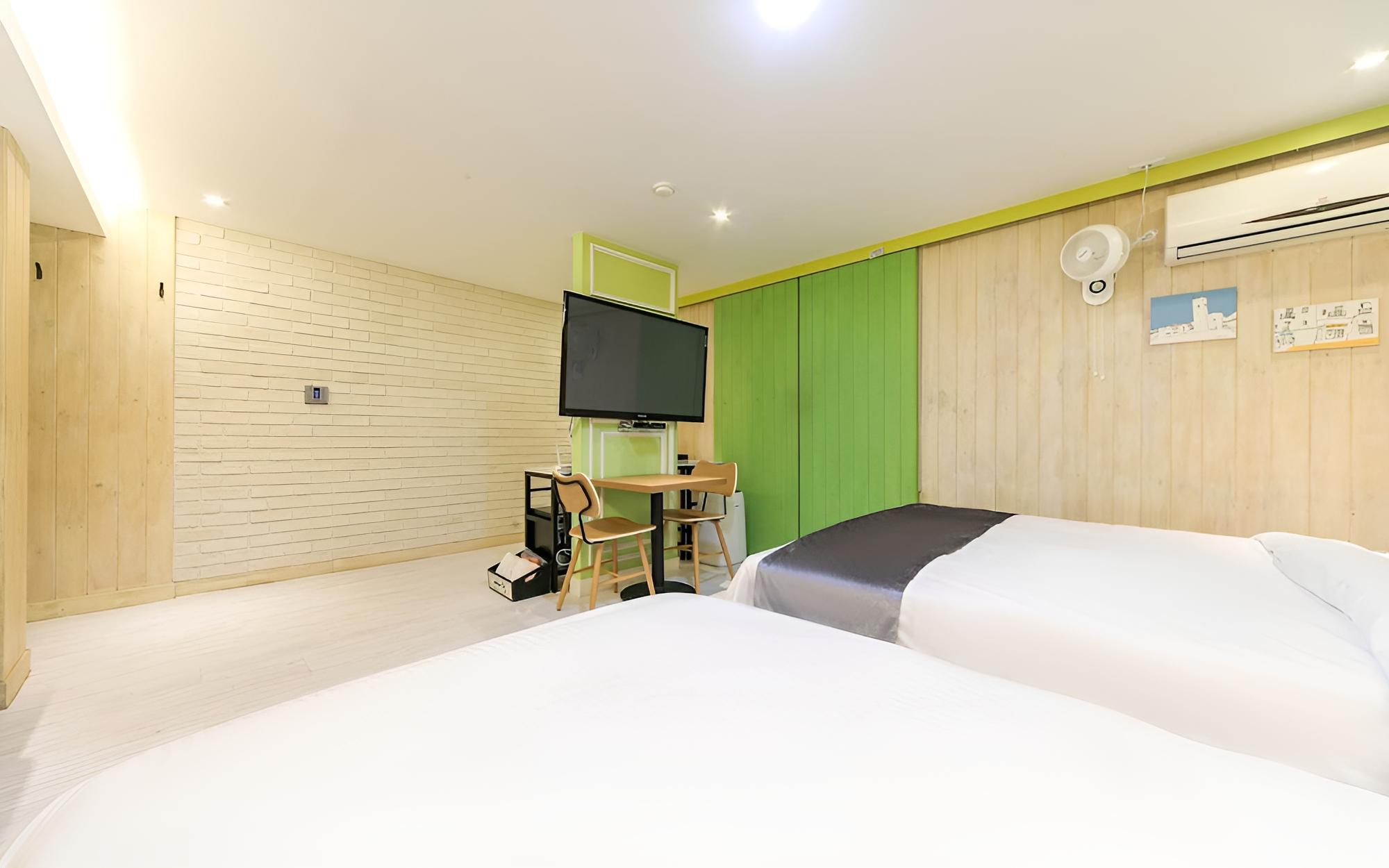 Room (Premium (Netflix available air purifi) - Photo 1