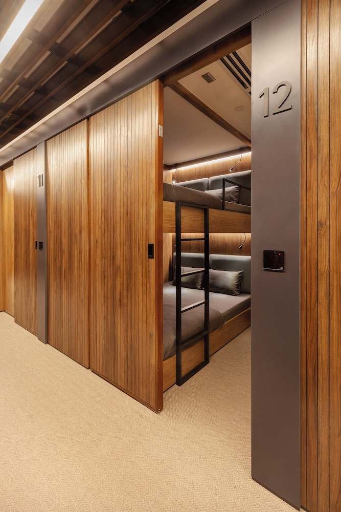 Family Bunk Cabin - 8 Hour Night Stay from 23:00-07:00 hrs (11pm-7am) No Shower