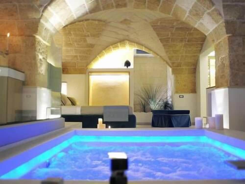 Presidential Suite, Jetted Tub photo 1