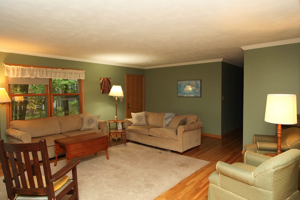 House, 3 Bedrooms, Lakeside photo 3