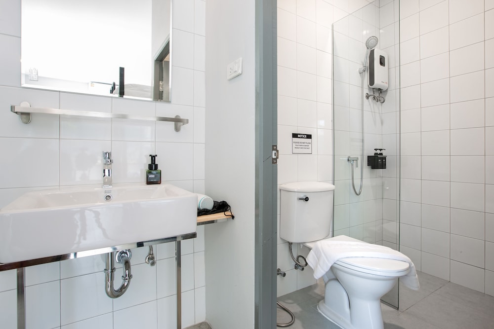 Deluxe Room, Bathtub - Photo 23