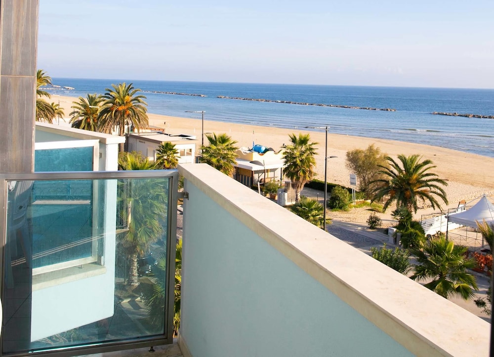 Junior Apartment, 1 Bedroom, Balcony, Sea View photo 2