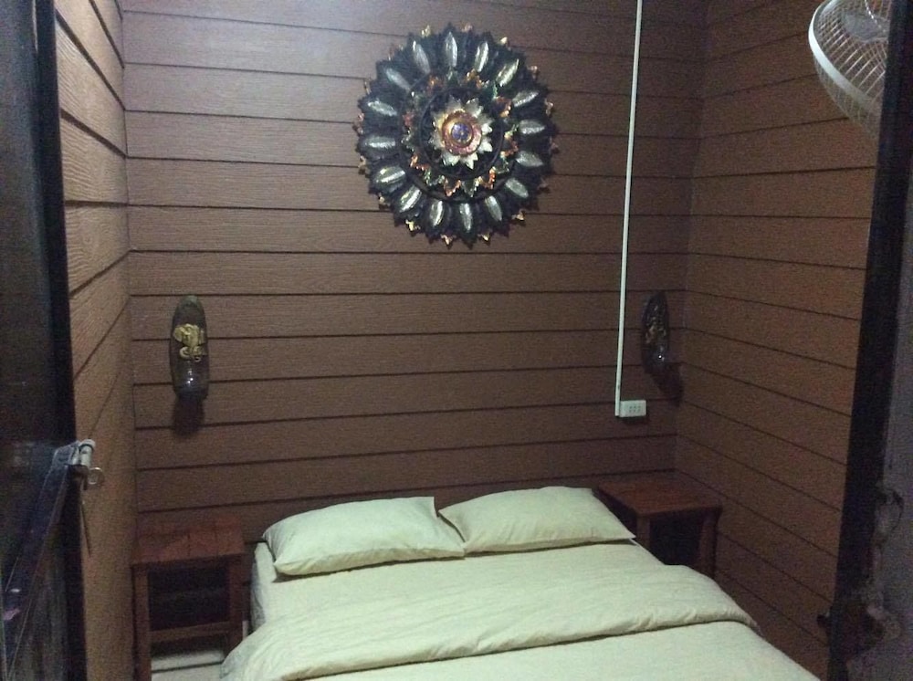 Deluxe Bungalow (1 Air and 1 Fan) photo 3