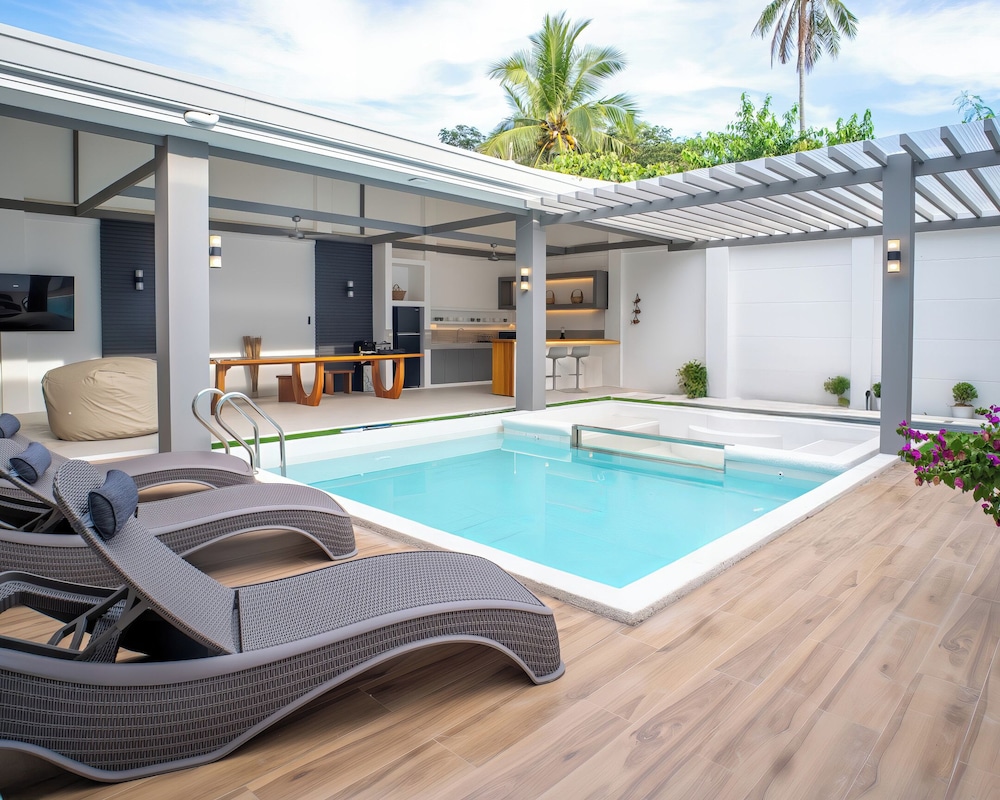 Villa, Pool View photo 1