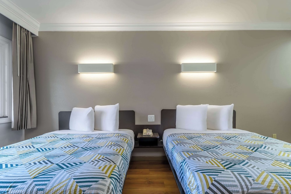 Standard Room, 2 Double Beds, Non Smoking, Refrigerator & Microwave