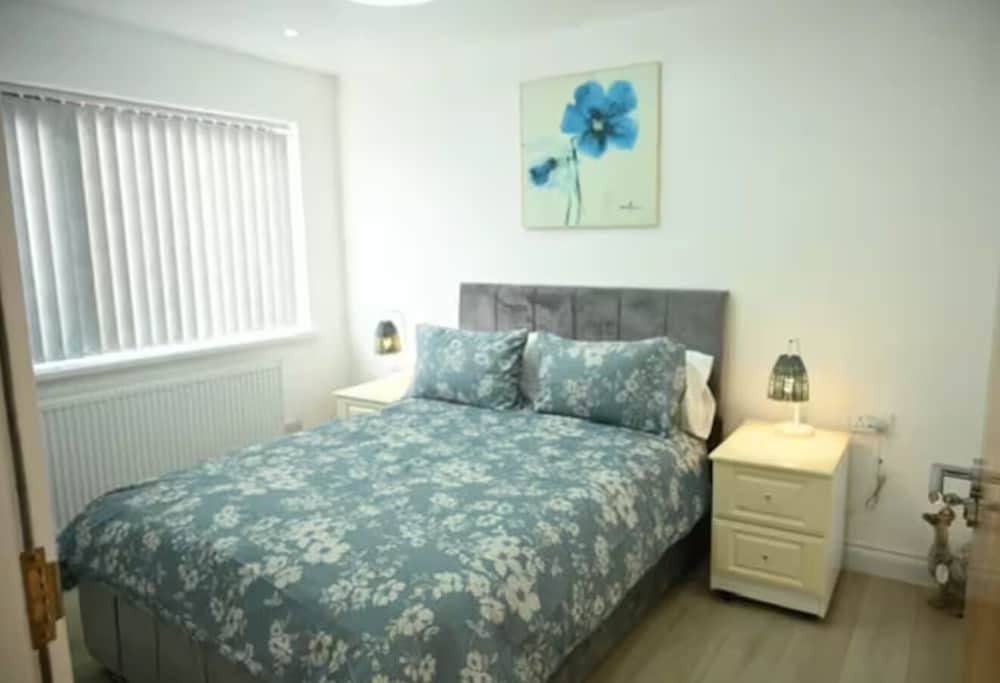 Watermead Retreat Bungalow, Photo 6