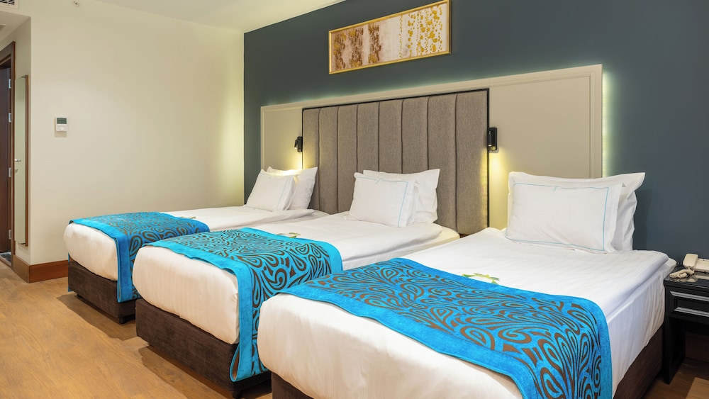 Economy Triple Room photo 1