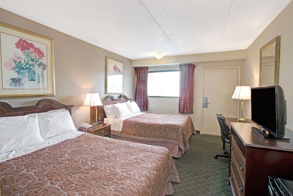 Room, 2 Double Beds, Non Smoking - Photo 1