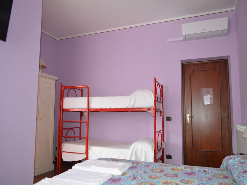 Quadruple Room (Eugenia) photo 1