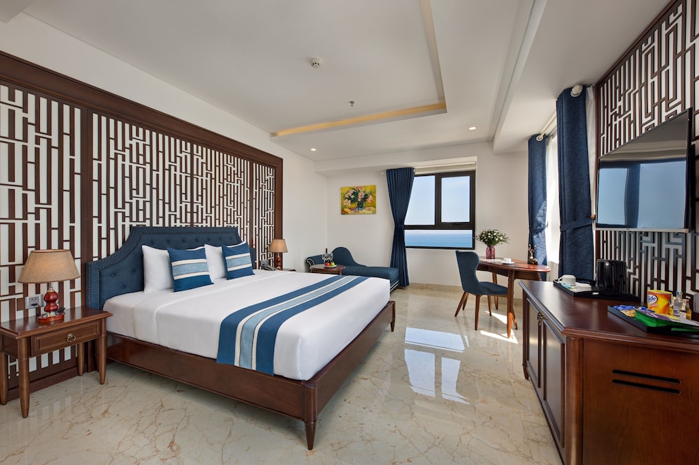 Deluxe Double Room, Bathtub, Ocean View photo 2
