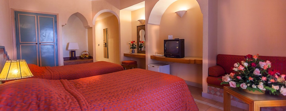 Double or Twin Room, Accessible, Smoking